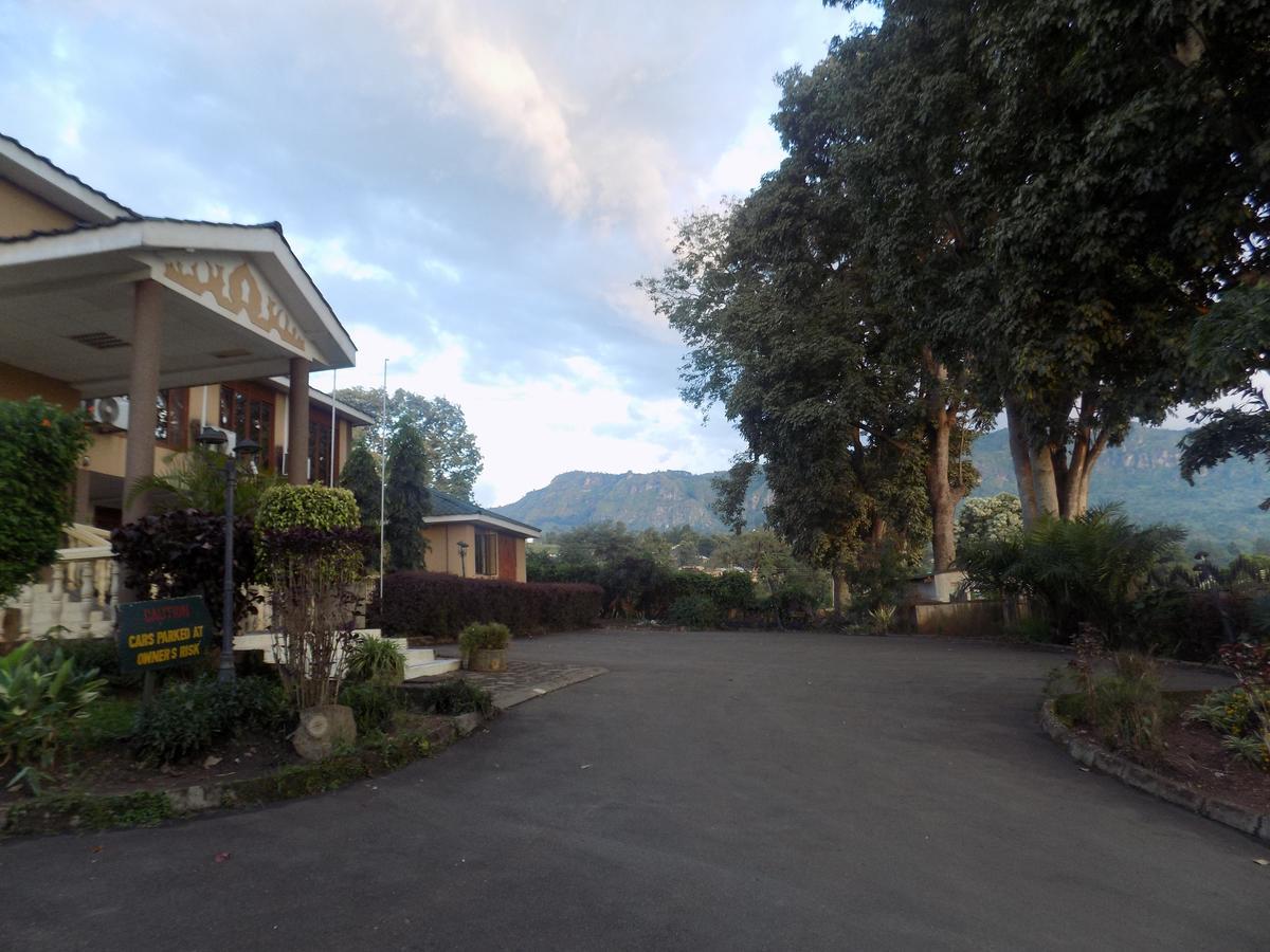 Kayegi Hotel Mbale Esterno foto
