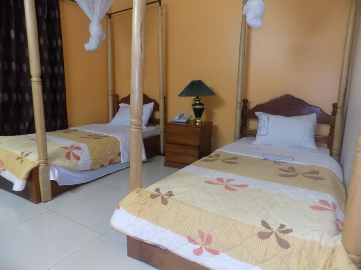Kayegi Hotel Mbale Esterno foto