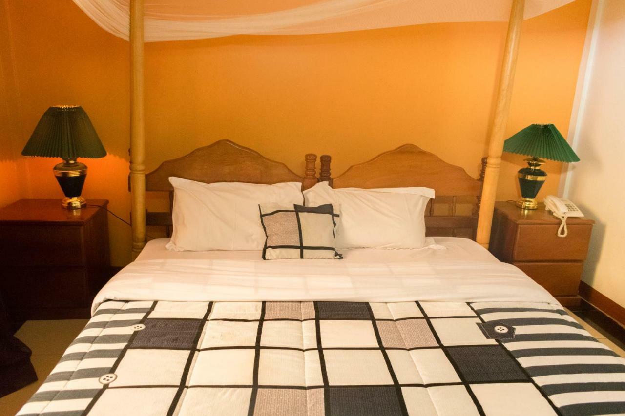 Kayegi Hotel Mbale Esterno foto
