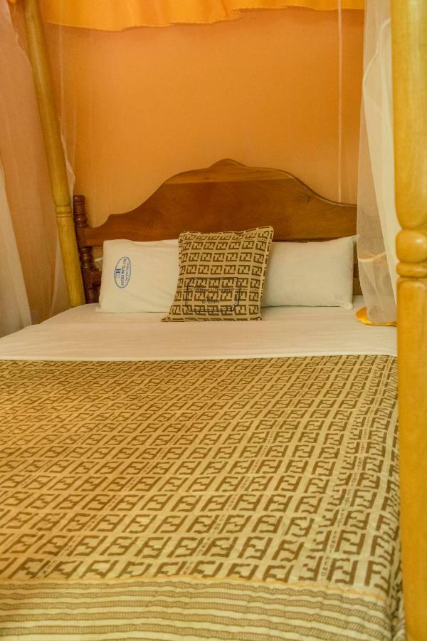 Kayegi Hotel Mbale Esterno foto