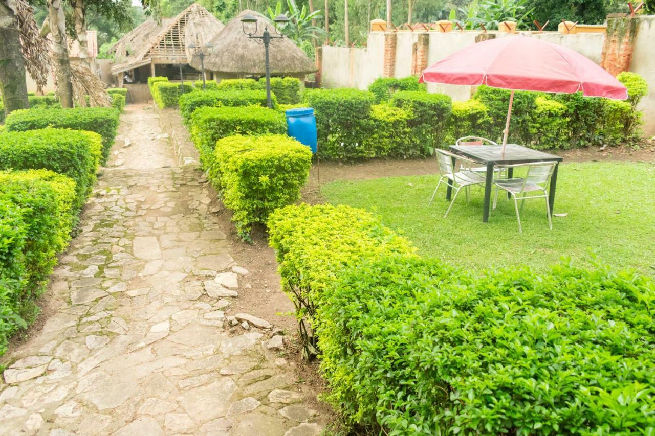 Kayegi Hotel Mbale Esterno foto