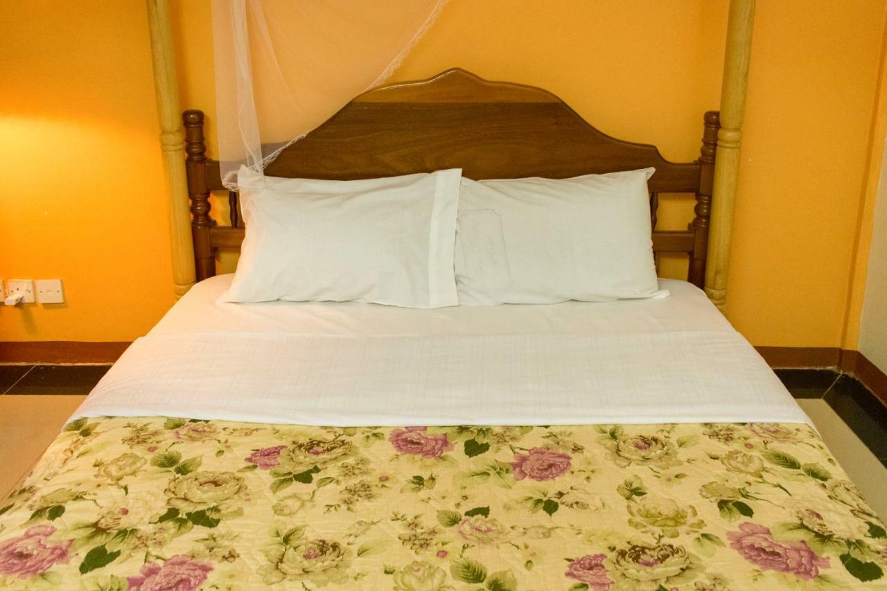 Kayegi Hotel Mbale Esterno foto