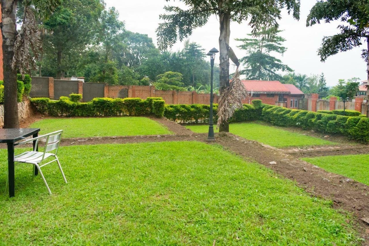 Kayegi Hotel Mbale Esterno foto