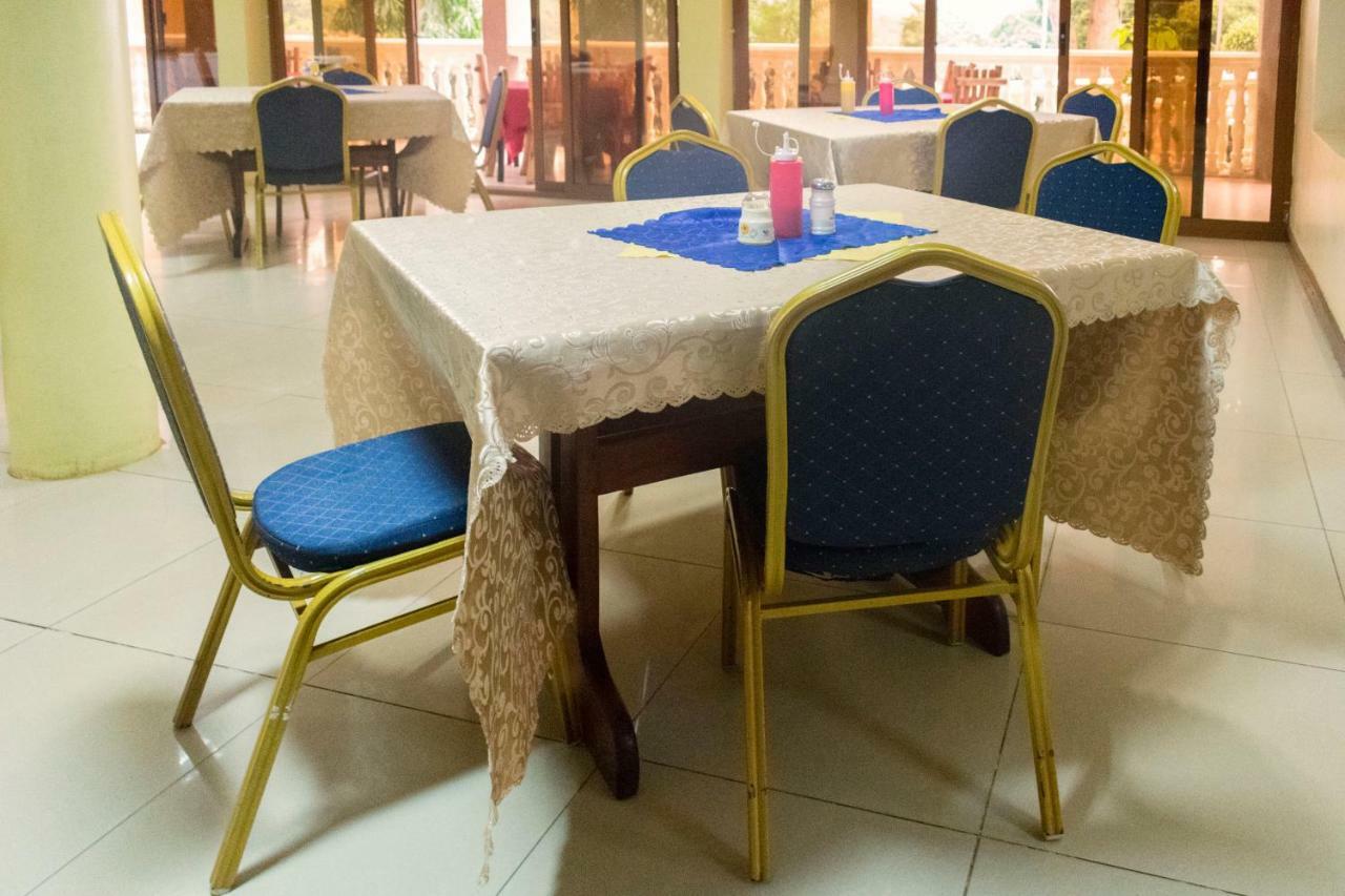 Kayegi Hotel Mbale Esterno foto