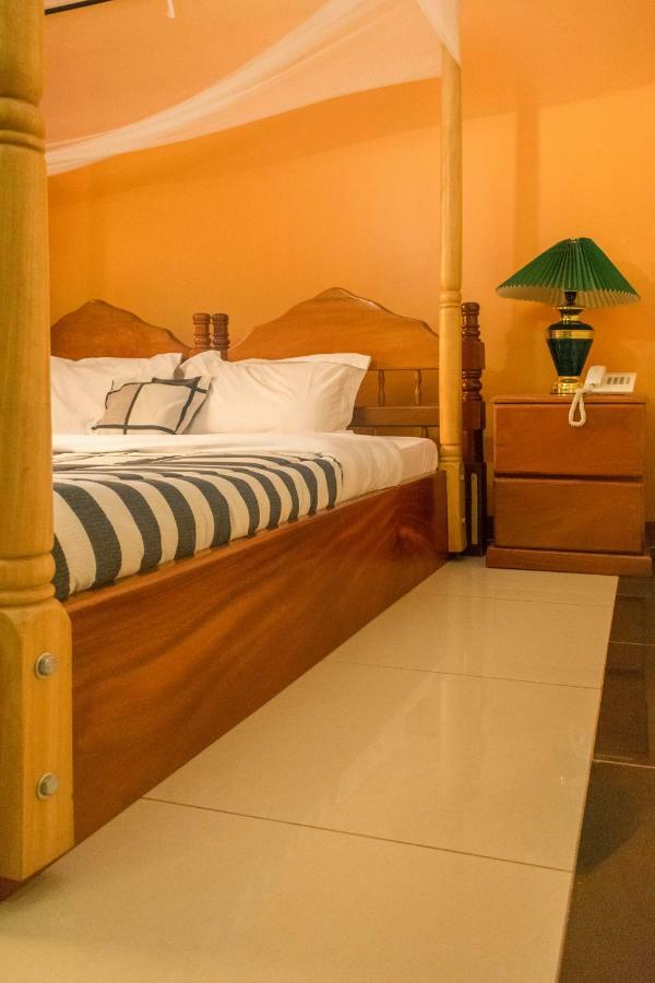 Kayegi Hotel Mbale Esterno foto