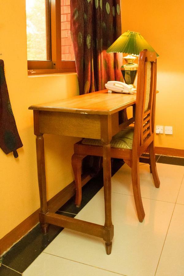 Kayegi Hotel Mbale Esterno foto