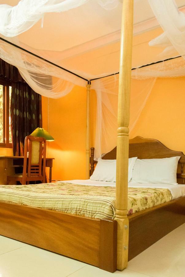 Kayegi Hotel Mbale Esterno foto
